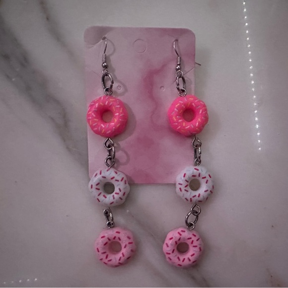 Beautiful Wednesdays we were pink, doughnut, dessert, dangled earrings handmade) - Picture 4 of 7